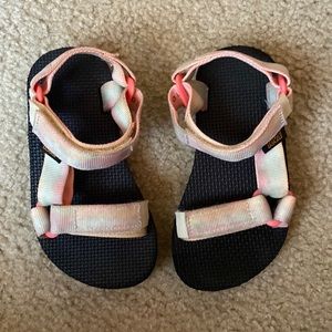 Toddler sandals excellent condition
